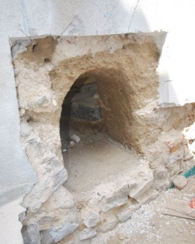 Chantier à Amplepuis : Gestion de l'humidité sur un mur en pisé