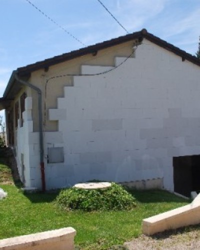 Chantier participatif encadré les 29 juin et 1er juillet : enduit fin sur une façade Nord en multipore (01640)