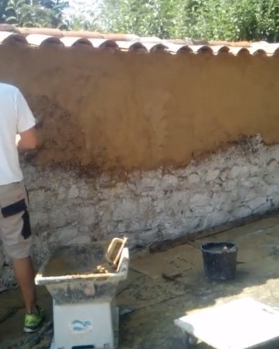 Chantier patrimoine - pisé à Andrezieu-Bouthéon