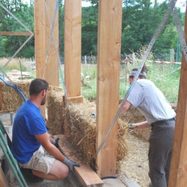 Chantier "vive la paille" : 20ème jour de chantier participatif à Grézieux