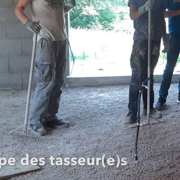 Dalle chaux-liège de 90 m2 sur 15 cm d'épaisseur en 2 jours !