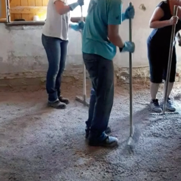Dalle chaux - liège dans une bâtisse en pisé à Chaveyriat (01)