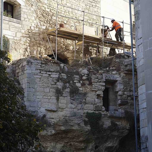 Double étanchéité sur un mur de rempart du XIVème