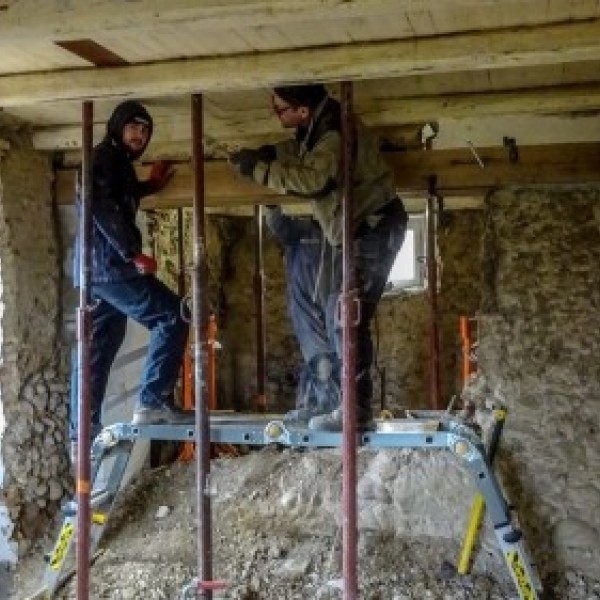 Double ouverture dans une maison en pisé pour lumière à gogo...
