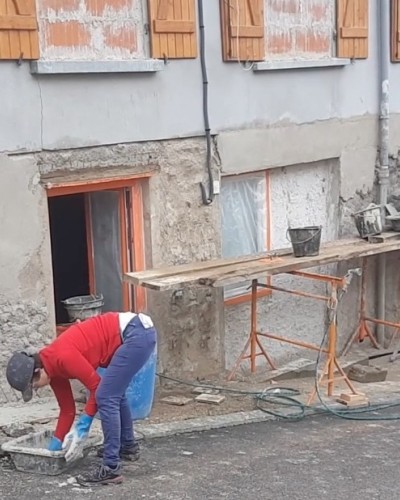 Enduit terre-chaux et chaux sur façade en pisé et en pierre à Amplepuis (69)