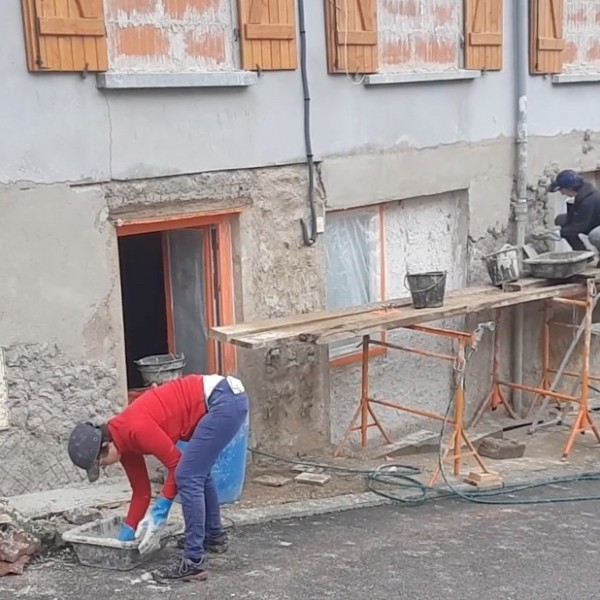 Enduit terre-chaux et chaux sur façade en pisé et en pierre à Amplepuis (69)