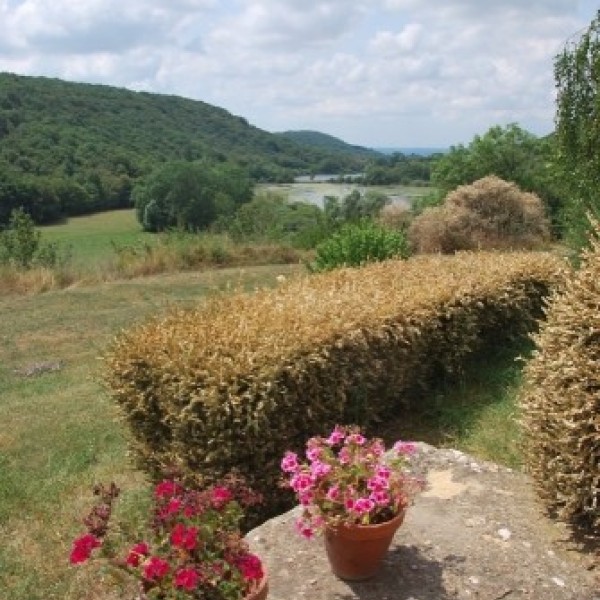 Enduit terre-paille-chaux-sable sur mur en pierre à Siccieu (Isère)