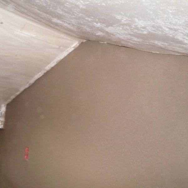 80 m2 d'enduit terre en 2 jours sur des murs en pisé, La Verpillière (38)