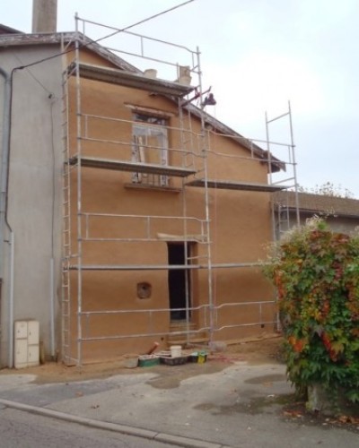 Façade à la chaux et au sable de carrière