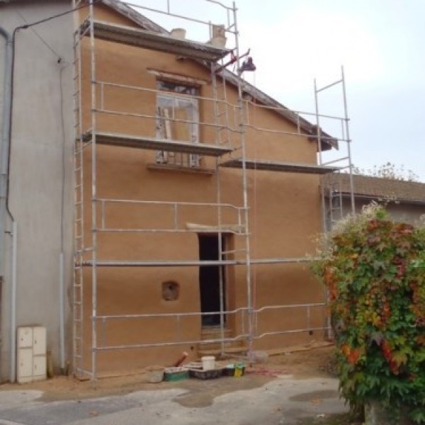 Façade à la chaux et au sable de carrière