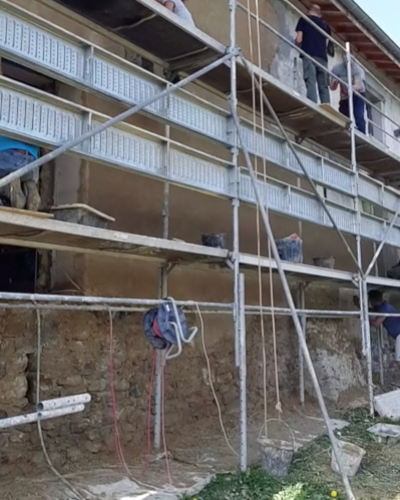 façade en pisé de 120 m2 réalisée en 2 jours par des vrais débutants !