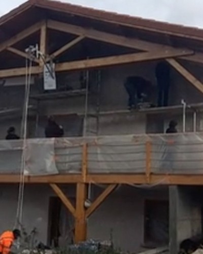 3 façades en 3 jours sur briques de terre cuite à Courzieux
