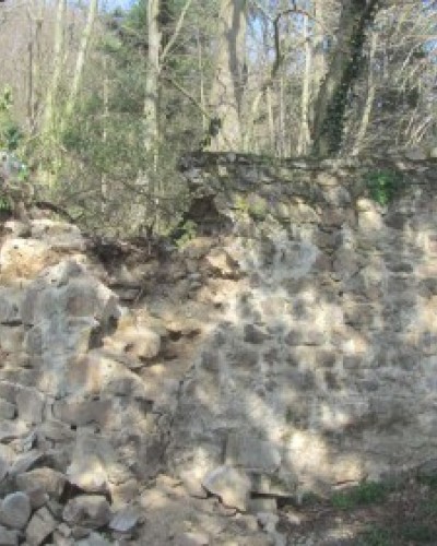 Mur de soutènement en pierres sèches