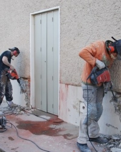 Ouverture dans un mur en pisé à St Eloi (Ain)