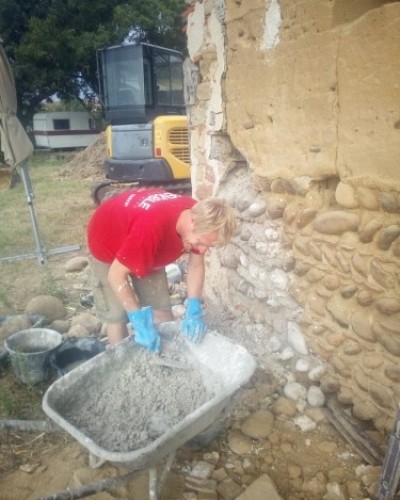 Ouverture et ateliers sur des murs en pisé à Revel-Tourdan
