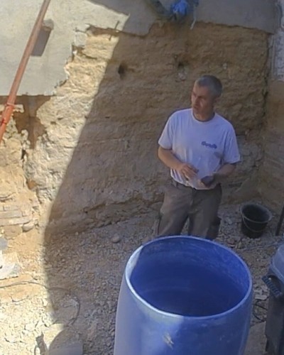 Potelet en terre cuite pour pisé fatigué en terre crue