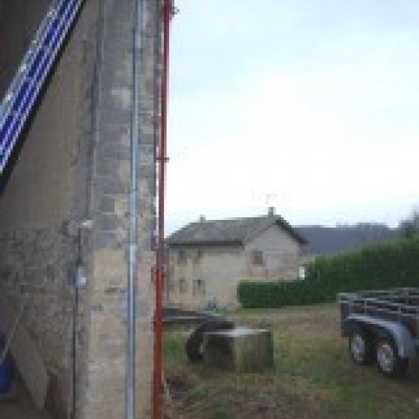 Réparation d'un mur en pisé chez Fred et Claire (Buffière, Ain)