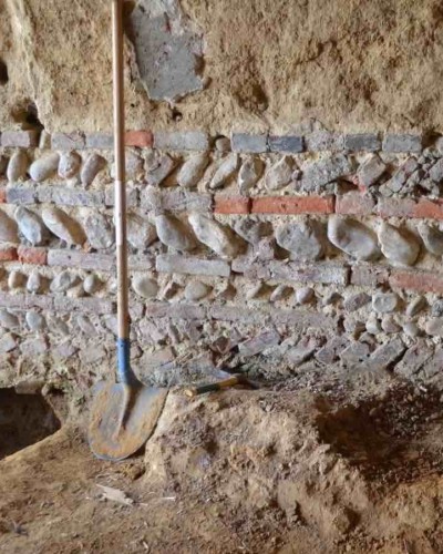Reprise sous les fondations d'une maison en pisé à Sulignat (01)