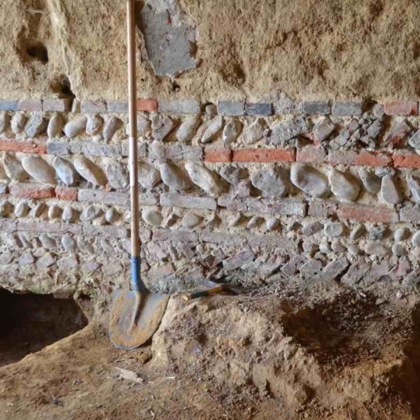 Reprise sous les fondations d'une maison en pisé à Sulignat (01)