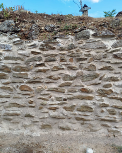 Restauration des remparts du XIV au jardin de Communiacus (Communay, 69)