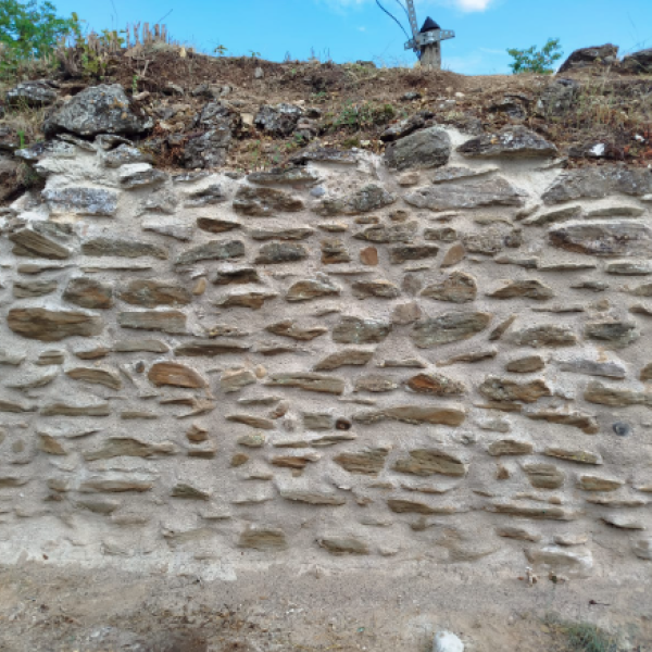 Restauration des remparts du XIV au jardin de Communiacus (Communay, 69)