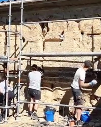 Restauration d'une ferme en pisé à Cours et Buis (38)