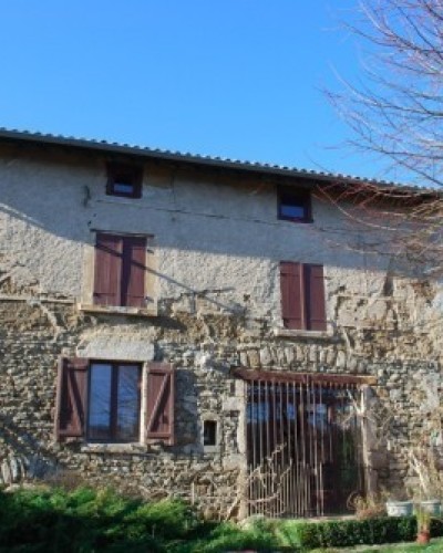 Une façade en pisé et pierre de 150 m2 à Rontalon !!!