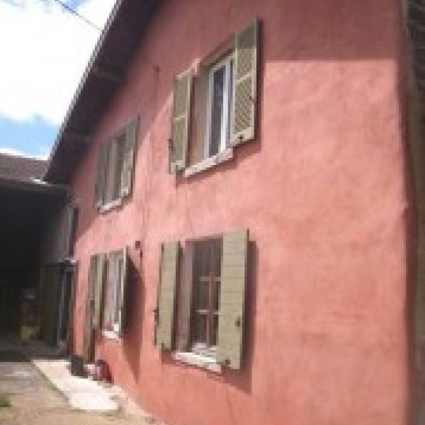 Une façade en terre-paille-chaux-sable de 70 m2 en 2 jours